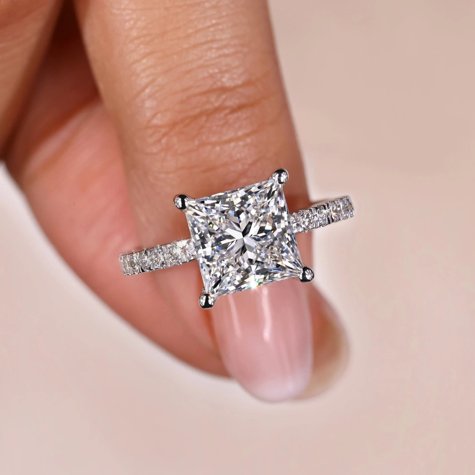 Luxurious 925 Silver Princess Cut White Moissanite Ring